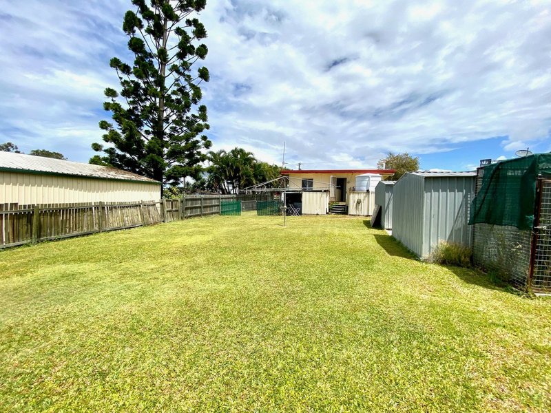 Photo - 18 Yukana Street, Boyne Island QLD 4680 - Image 15