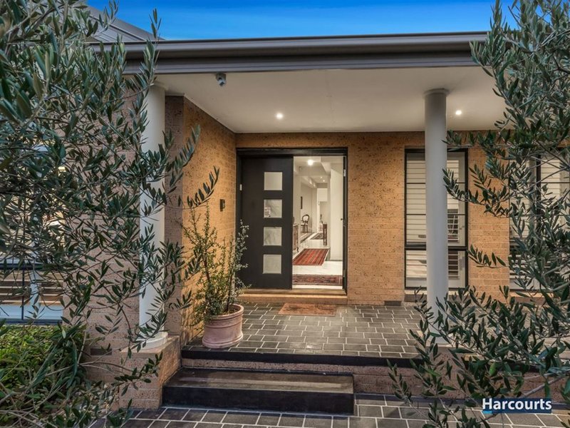 Photo - 18 Yvette Drive, Rowville VIC 3178 - Image 2