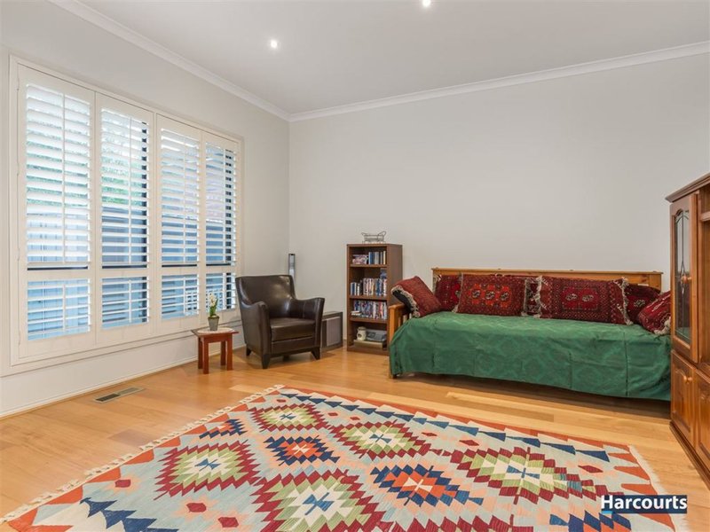 Photo - 18 Yvette Drive, Rowville VIC 3178 - Image 8