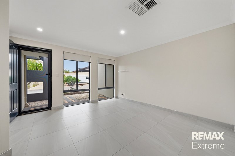 Photo - 18 Zeppelin Way, Tapping WA 6065 - Image 3