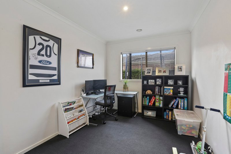 Photo - 180 Canterbury Road West , Lara VIC 3212 - Image 3