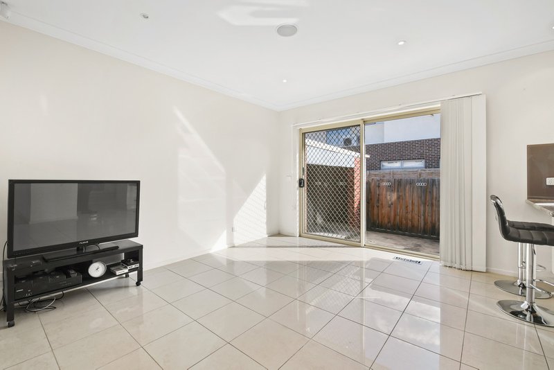 Photo - 1/80 Fulton Street, Clayton VIC 3168 - Image 2