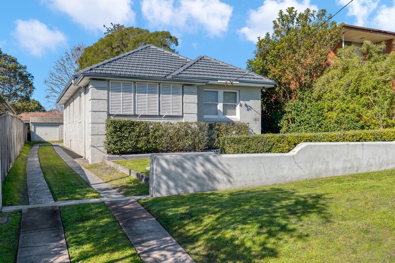 Photo - 180 High Street, East Maitland NSW 2323 - Image 1
