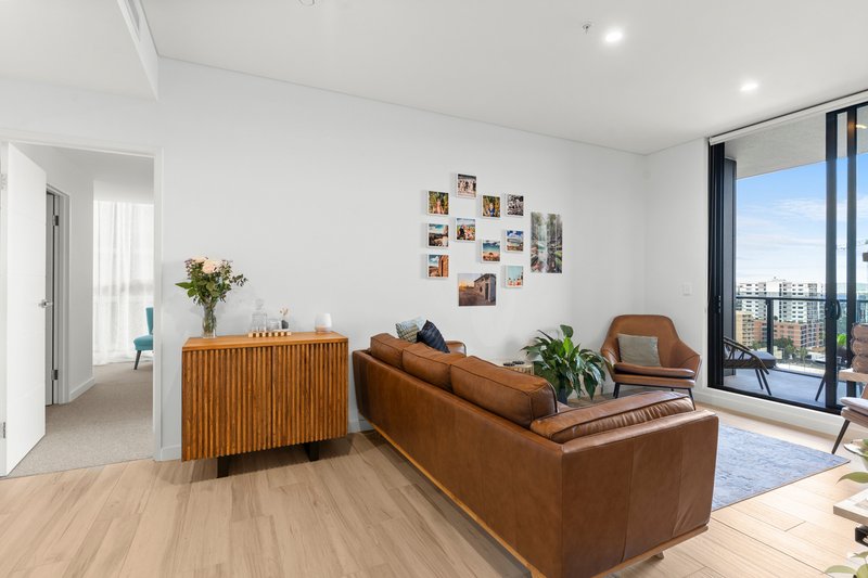 Photo - 1803/108 Donnison Street, Gosford NSW 2250 - Image 16