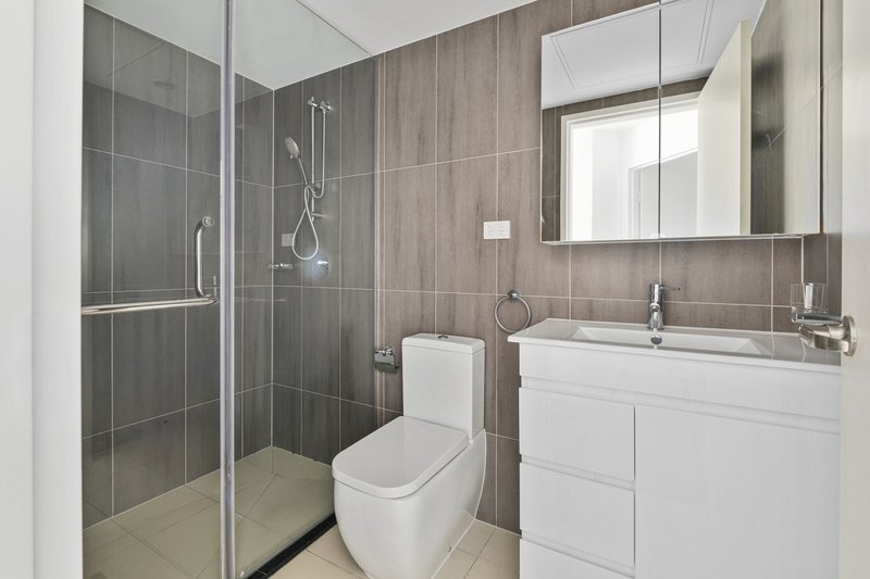 Photo - 1805/5 Second Avenue, Blacktown NSW 2148 - Image 6