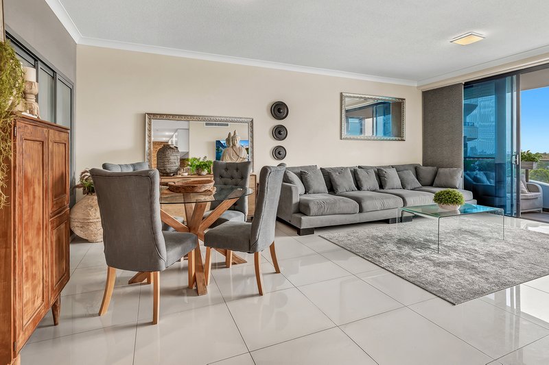 Photo - 1808/5 Harbour Side Court, Biggera Waters QLD 4216 - Image 6