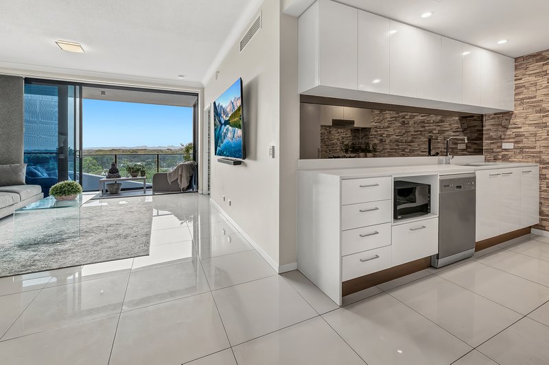 Photo - 1808/5 Harbour Side Court, Biggera Waters QLD 4216 - Image 9