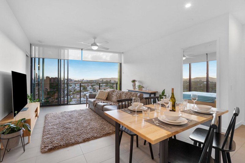 Photo - 1809/10 Trinity Street, Fortitude Valley QLD 4006 - Image 4