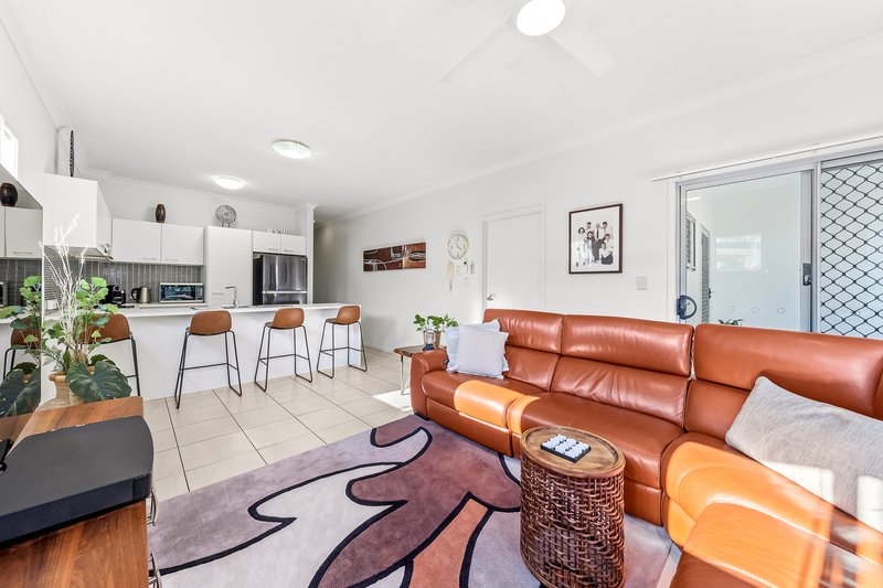 Photo - 18/1-5 Cascade Drive, Underwood QLD 4119 - Image 8