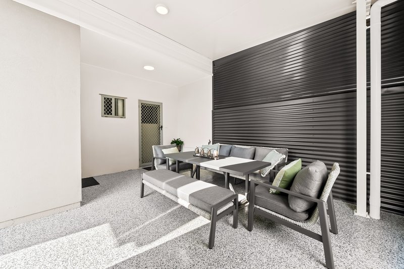 Photo - 18/1-5 Cascade Drive, Underwood QLD 4119 - Image 16