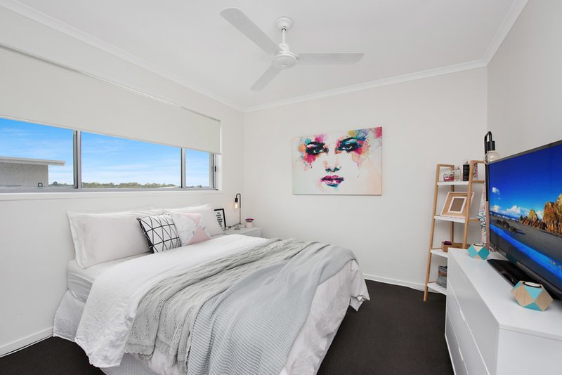 Photo - 18/1 Hibbertia Street, Mountain Creek QLD 4557 - Image 6