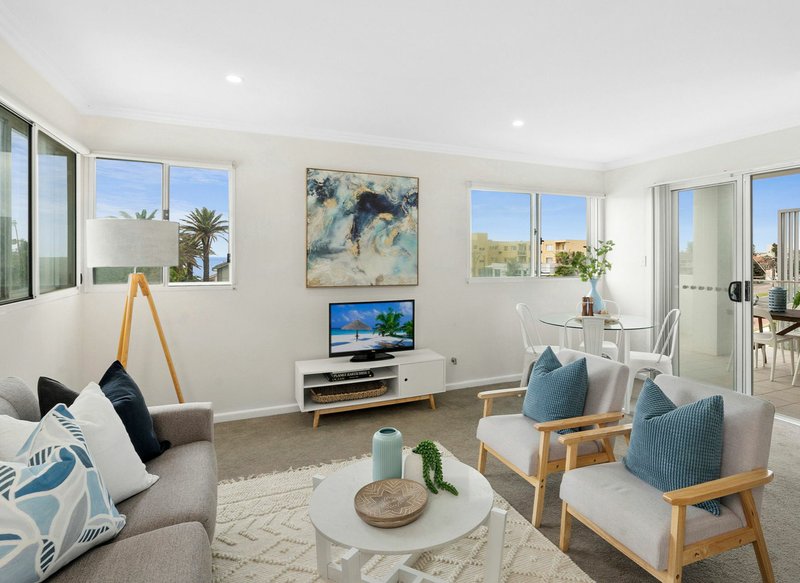 Photo - 18/1 Mactier Street, Narrabeen NSW 2101 - Image 1