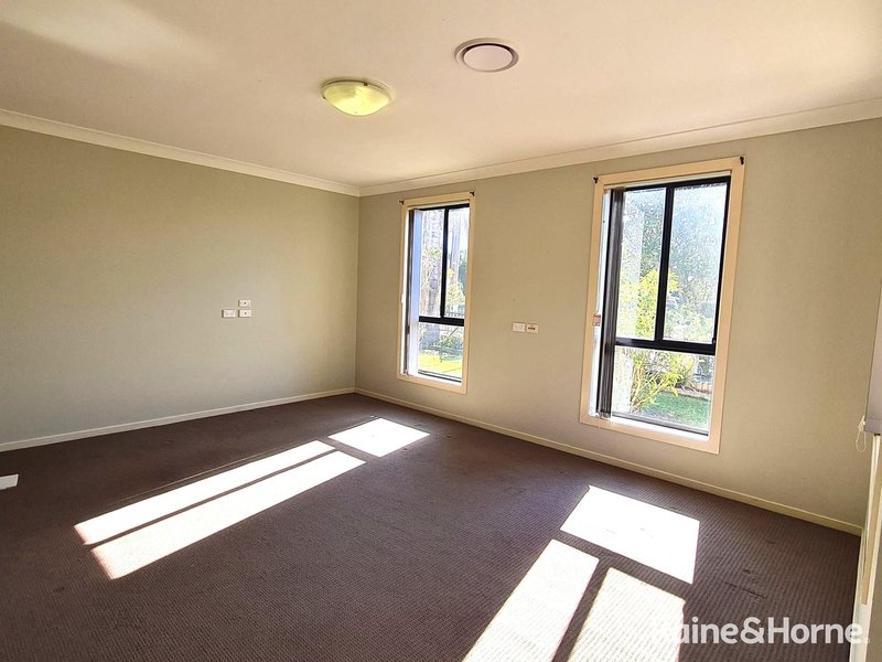 Photo - 1/81 Parliament Road, Macquarie Fields NSW 2564 - Image 3