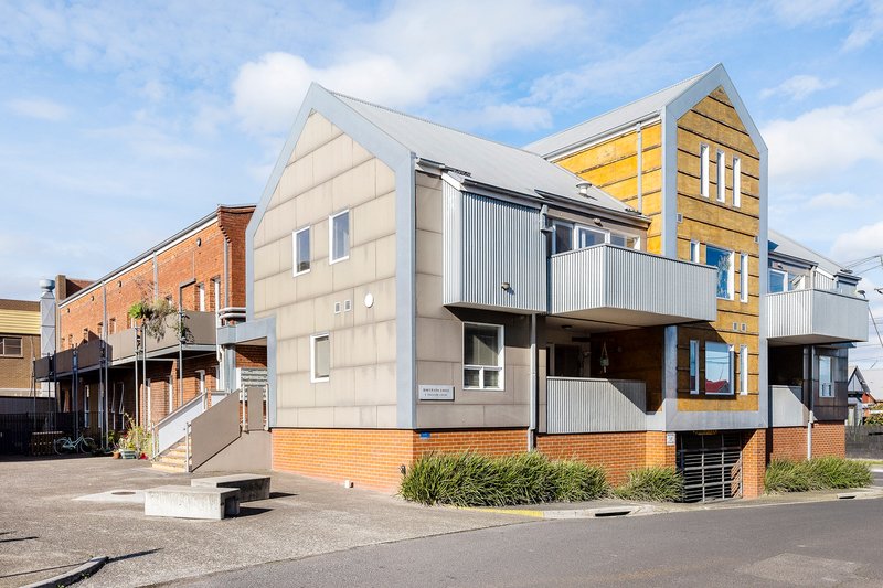 Photo - 18/1 Pottery Court, Brunswick VIC 3056 - Image 2