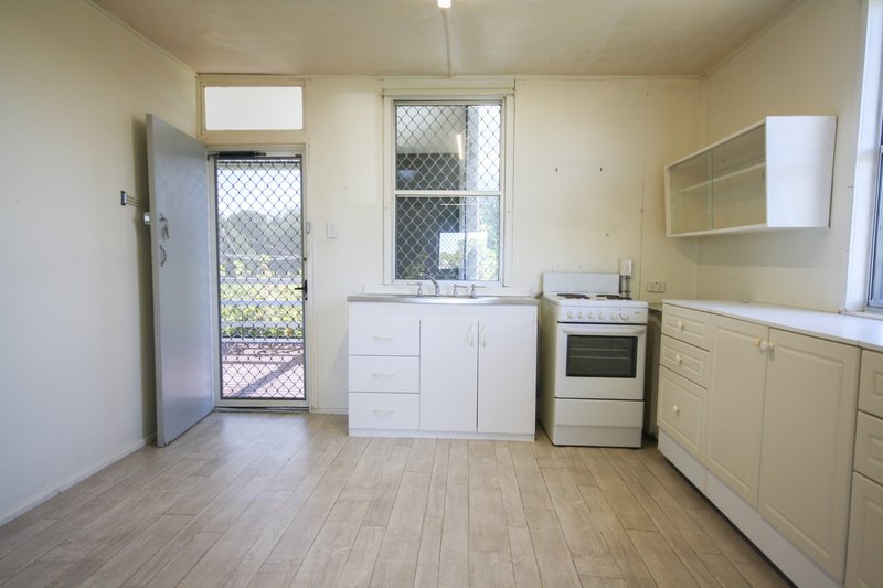 Photo - 181 Victoria St , Warwick QLD 4370 - Image 4