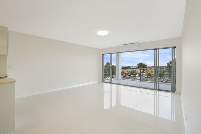 Photo - 18/10 Thomas Street, Wollongong NSW 2500 - Image 5