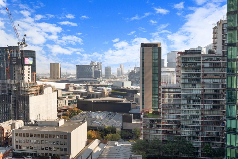 Photo - 1810/163 City Road, Southbank VIC 3006 - Image 10