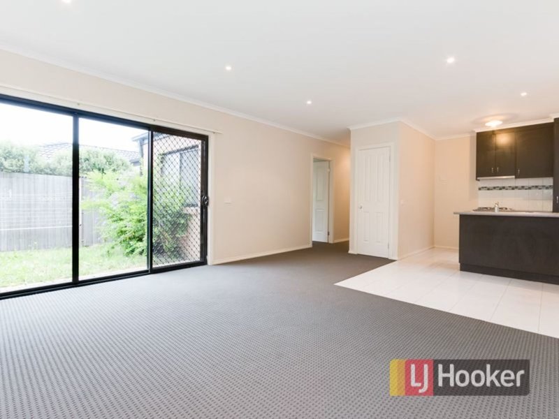 Photo - 18/103 Army Road, Pakenham VIC 3810 - Image 3