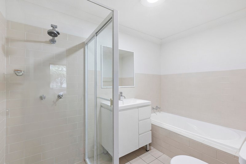 Photo - 18/11-13 Fourth Avenue, Blacktown NSW 2148 - Image 5