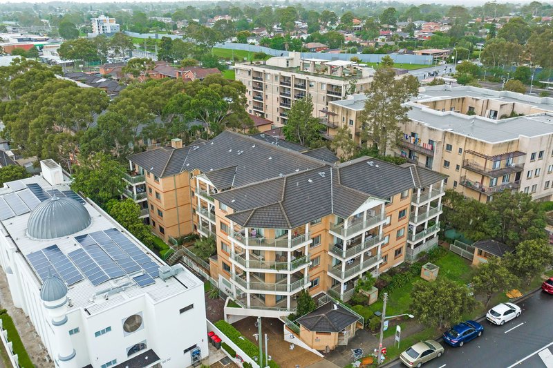 Photo - 18/11-13 Fourth Avenue, Blacktown NSW 2148 - Image 7