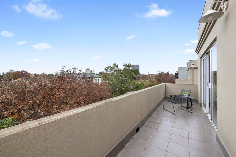 Photo - 18/119-125 Wellington Street, St Kilda VIC 3182 - Image 2