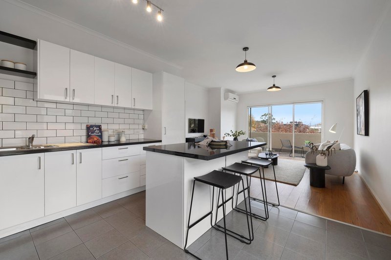 Photo - 18/119-125 Wellington Street, St Kilda VIC 3182 - Image 3