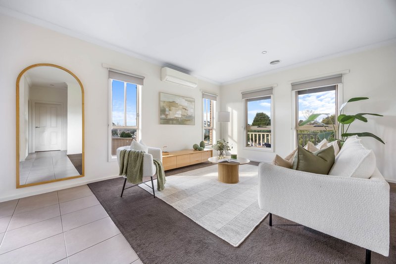 Photo - 1/812 Geelong Road, Canadian VIC 3350 - Image 2