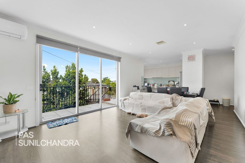 Photo - 1/812 High St Road, Glen Waverley VIC 3150 - Image 2