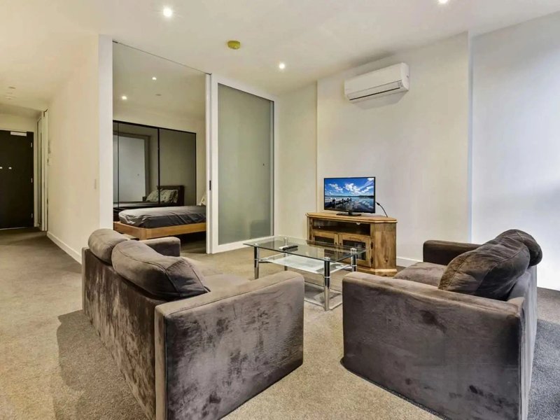Photo - 1812/155 Franklin Street, Melbourne VIC 3000 - Image 2