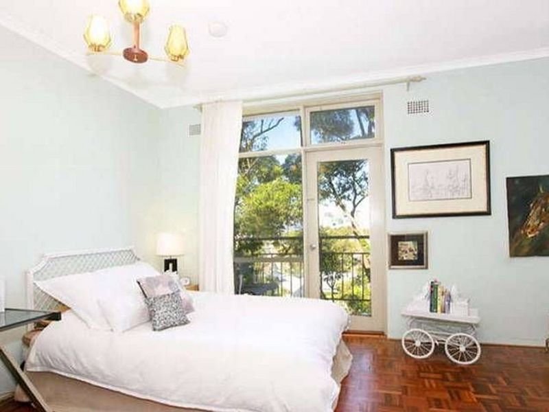 18 white discount st balmain