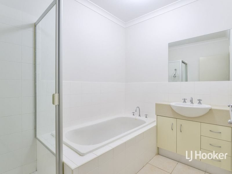 Photo - 18/14 Mickleton Grove, Point Cook VIC 3030 - Image 5