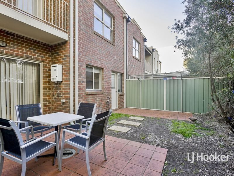 Photo - 18/14 Mickleton Grove, Point Cook VIC 3030 - Image 7