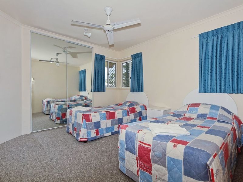 Photo - 18/16 Crescent Ave , Mermaid Beach QLD 4218 - Image 8