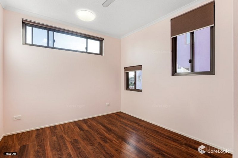 Photo - 18/171 Scarborough Street, Southport QLD 4215 - Image 3