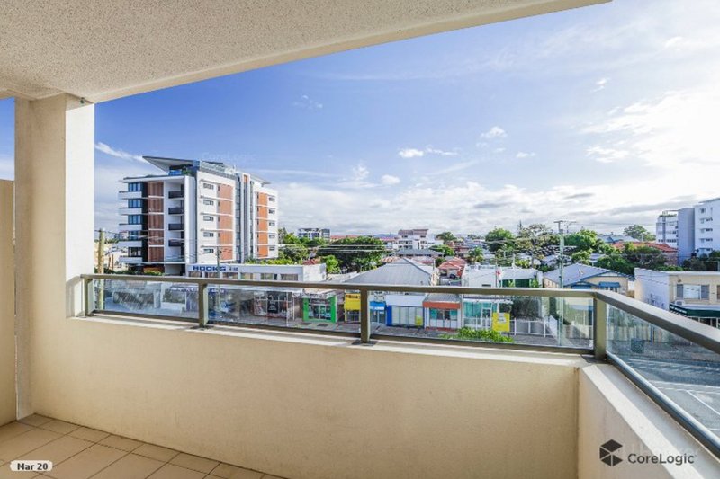 Photo - 18/171 Scarborough Street, Southport QLD 4215 - Image 9