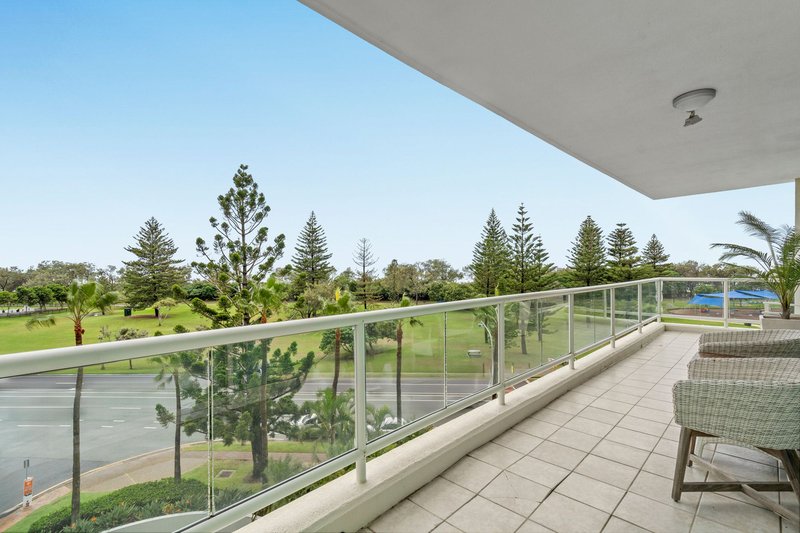 Photo - 18/177 Old Burleigh Road, Broadbeach QLD 4218 - Image 6