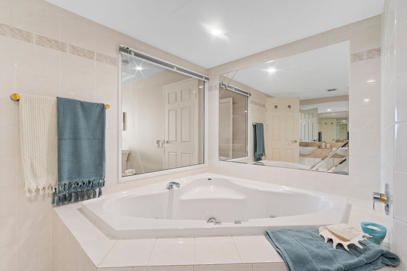 Photo - 18/177 Old Burleigh Road, Broadbeach QLD 4218 - Image 8