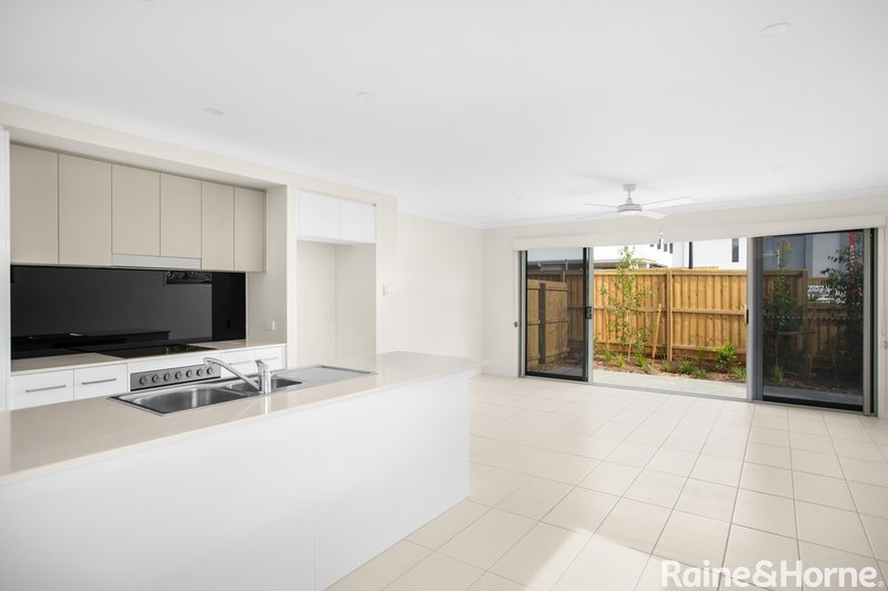 Photo - 18/188 Gainsborough Drive, Pimpama QLD 4209 - Image 3