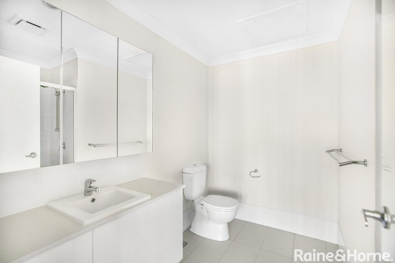 Photo - 18/188 Gainsborough Drive, Pimpama QLD 4209 - Image 8