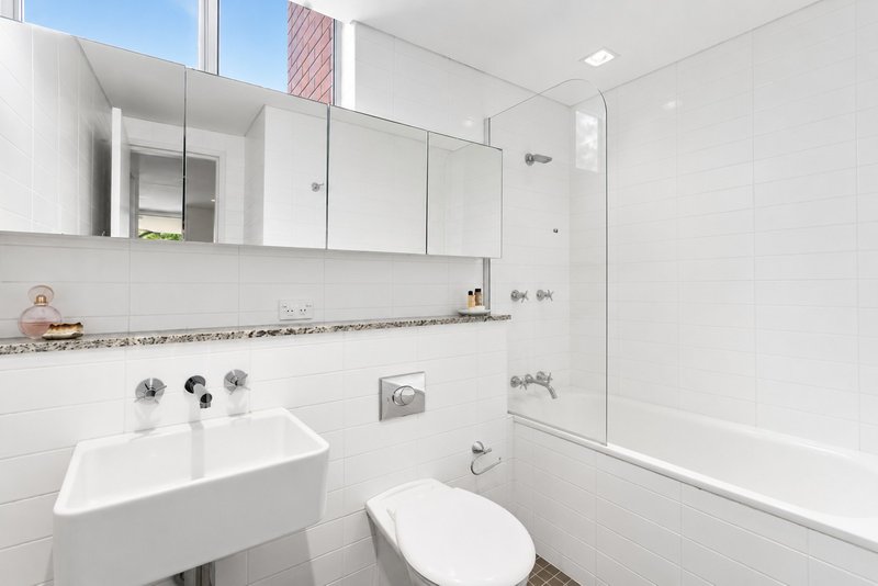Photo - 18/2-4 Frances Street, Randwick NSW 2031 - Image 4