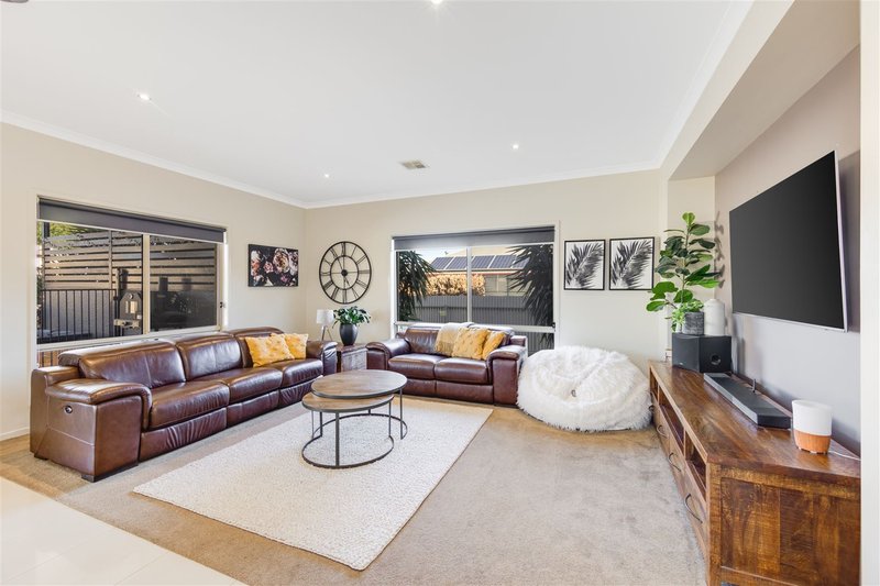 Photo - 182 Barnes Boulevard, Horsham VIC 3400 - Image 7