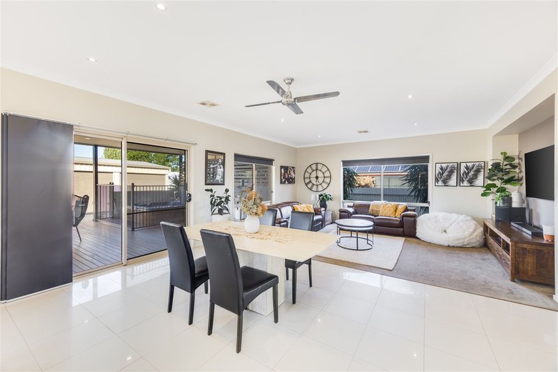 Photo - 182 Barnes Boulevard, Horsham VIC 3400 - Image 9