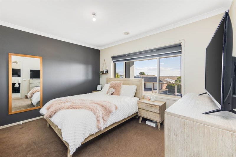 Photo - 182 Barnes Boulevard, Horsham VIC 3400 - Image 12