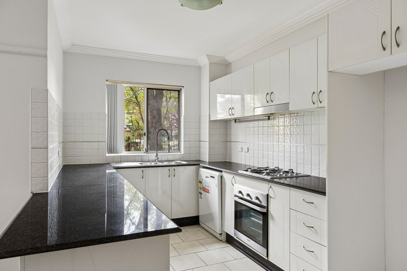 Photo - 18/2 Conie Avenue, Baulkham Hills NSW 2153 - Image 4