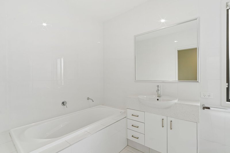 Photo - 182 Cooper Crescent, Rochedale QLD 4123 - Image 15