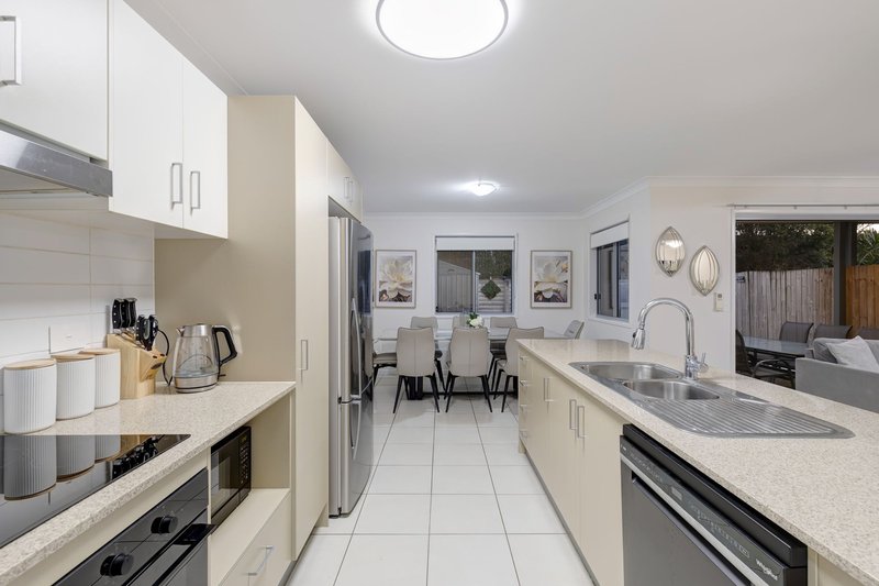 Photo - 18/2 Diamantina Street, Calamvale QLD 4116 - Image 2