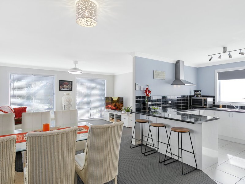 Photo - 1/82 Goobarabah Avenue, Lake Haven NSW 2263 - Image 5