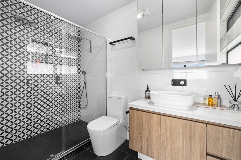 Photo - 182 Mill Park Drive, Mill Park VIC 3082 - Image 12