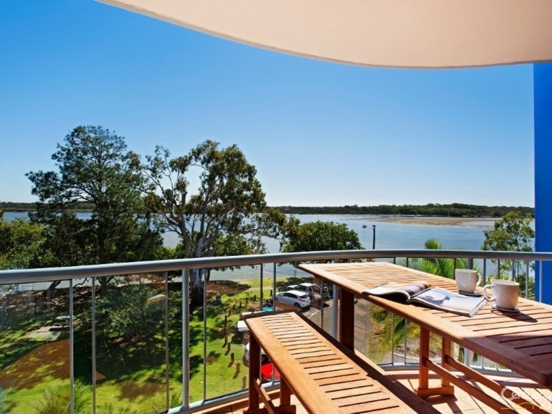 Photo - 18/2 Picnic Point Esplanade, Maroochydore QLD 4558 - Image 2