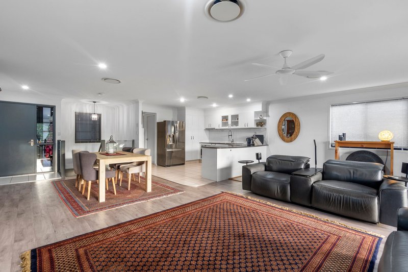 Photo - 18/2 Ridgeline Way, Highland Park QLD 4211 - Image 4